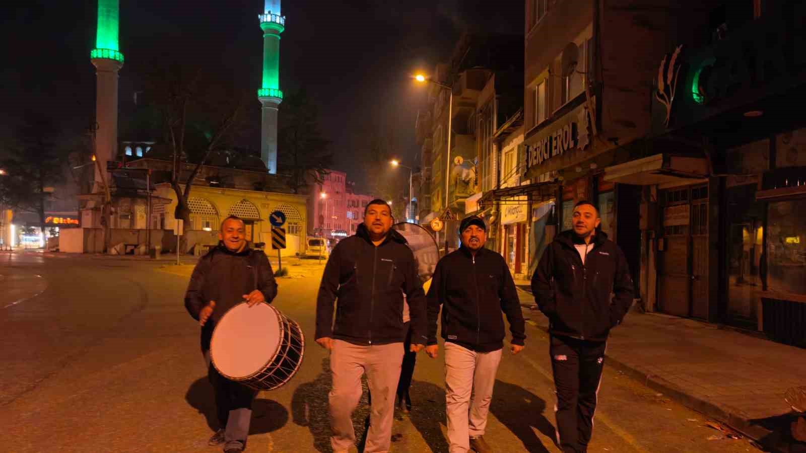 bursada vatandaslar ilahiler ve beyitlerle sahura kalkti 5 3v1JipkI
