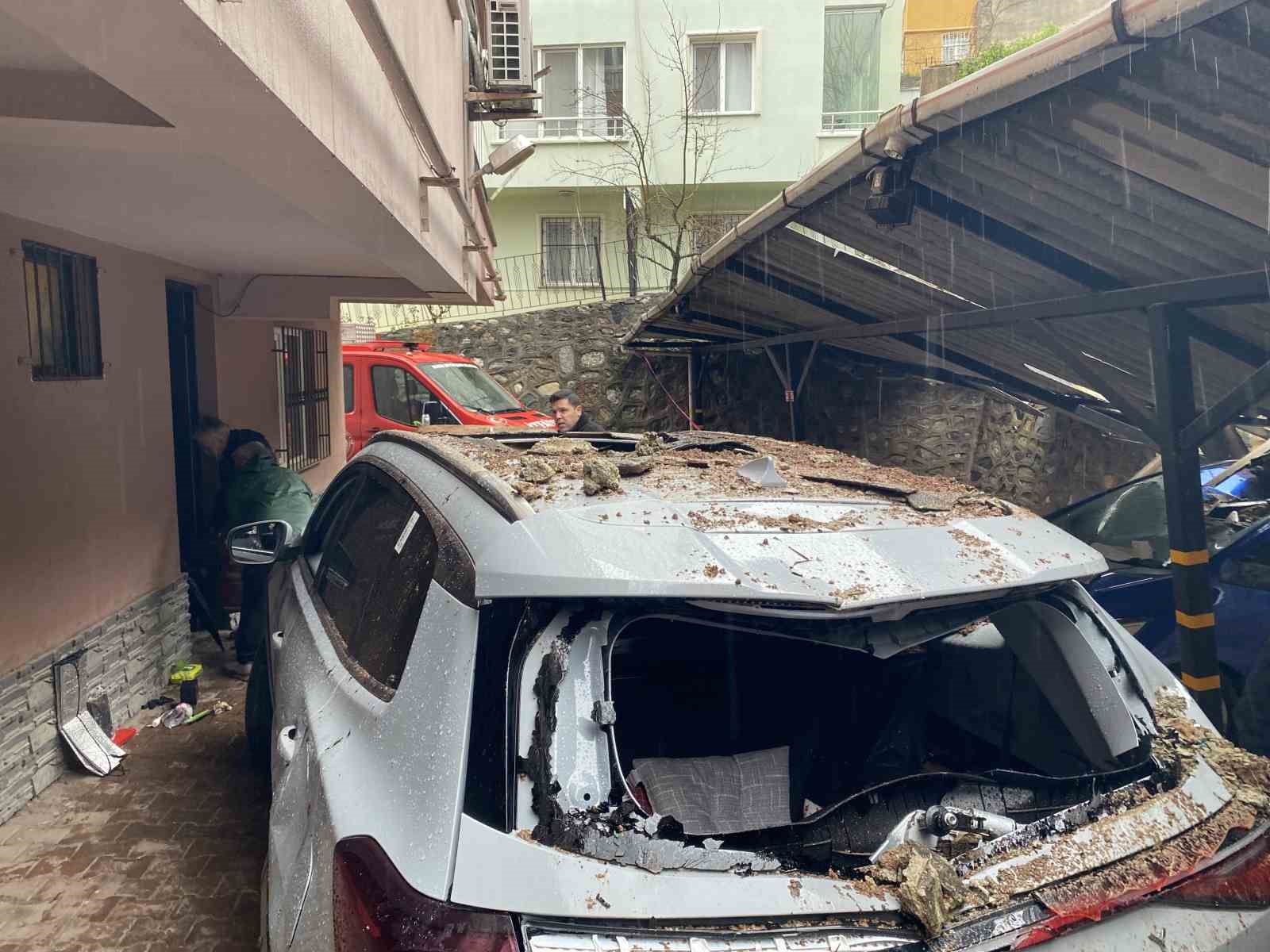 bursada yagisla istinat duvari coktu 3 luks otomobil zarar gordu 3 FXTVErzu