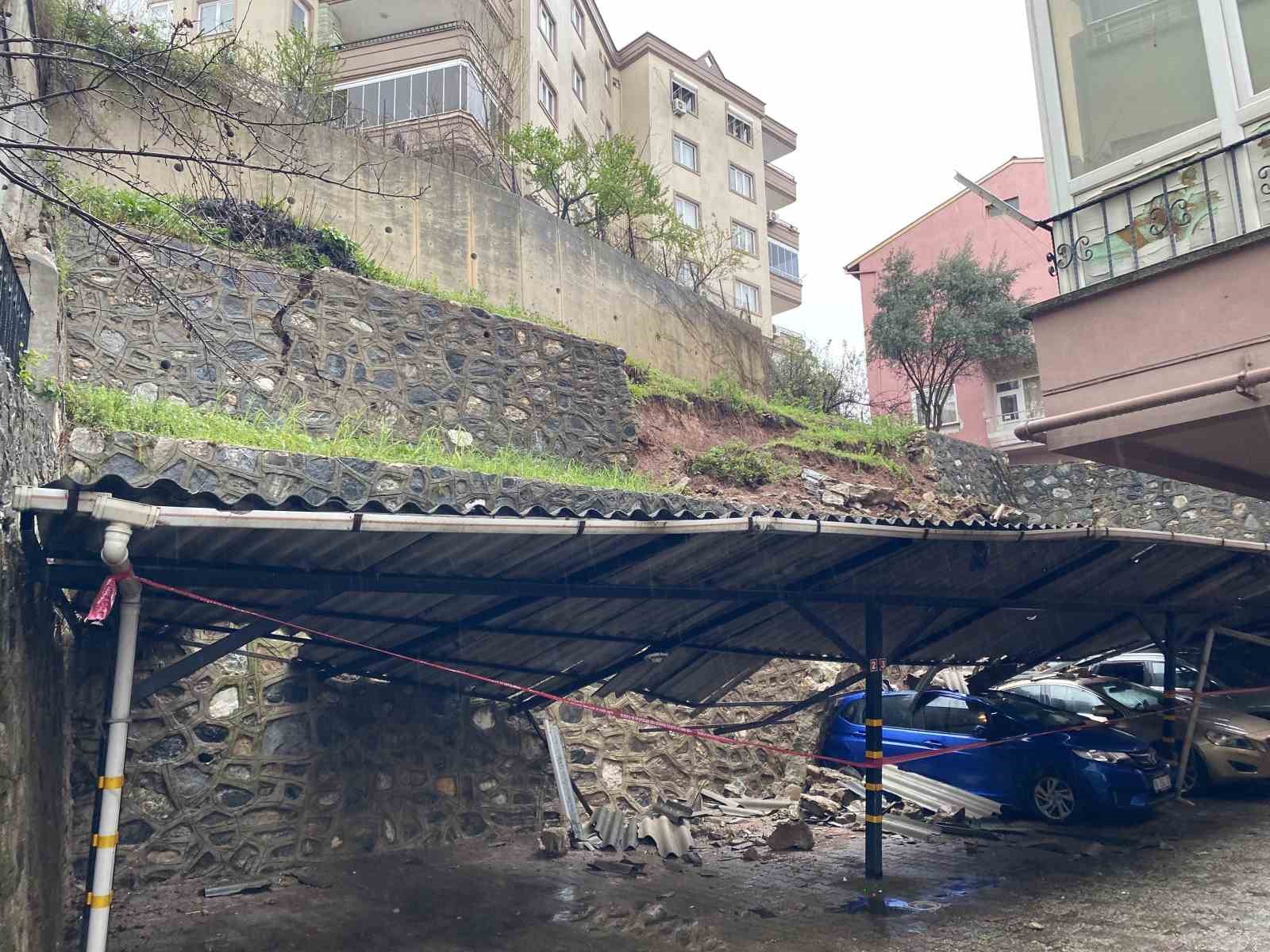bursada yagisla istinat duvari coktu 3 luks otomobil zarar gordu 5 ZihCrNVu