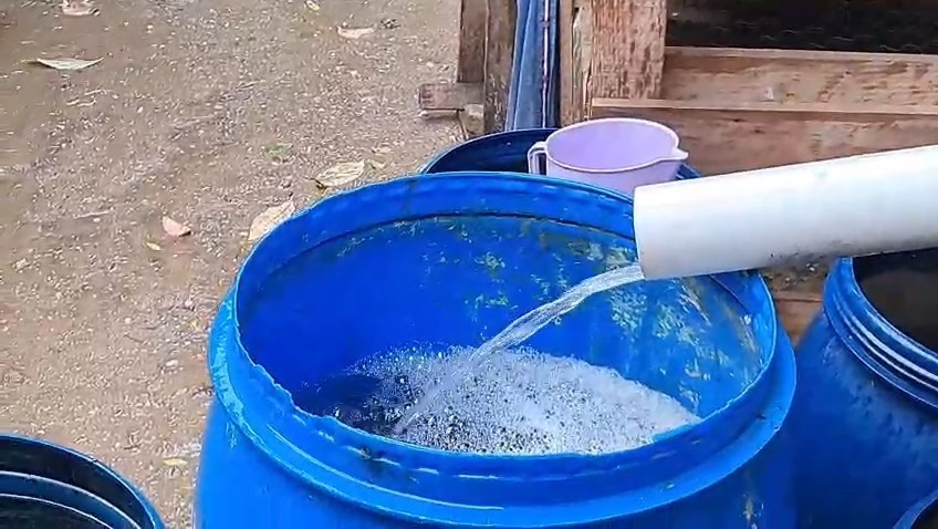 Bursa’da yağmur suyunu varillere biriktirerek tasarruf ediyor 5 bursada yagmur suyunu varillere biriktirerek tasarruf ediyor 1 FLtf5fHn