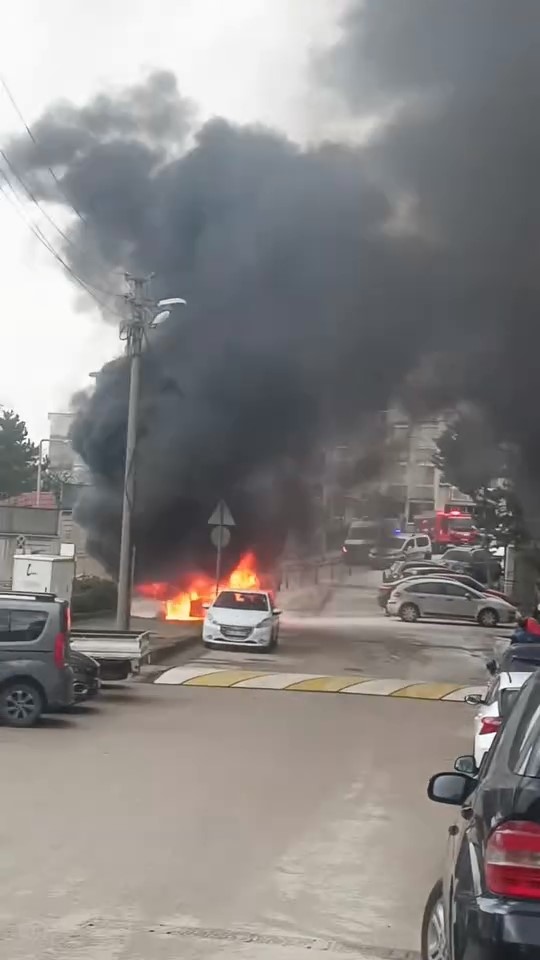 bursada yanan arac art arda patladi mahalleli panik yasadi 1 yHf7D6fE