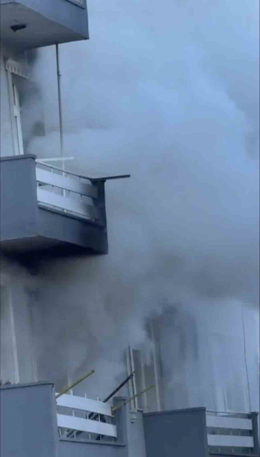 bursada yangin faciasiyatalak adam alev kapaninda kaldi 1 kbtERnGj