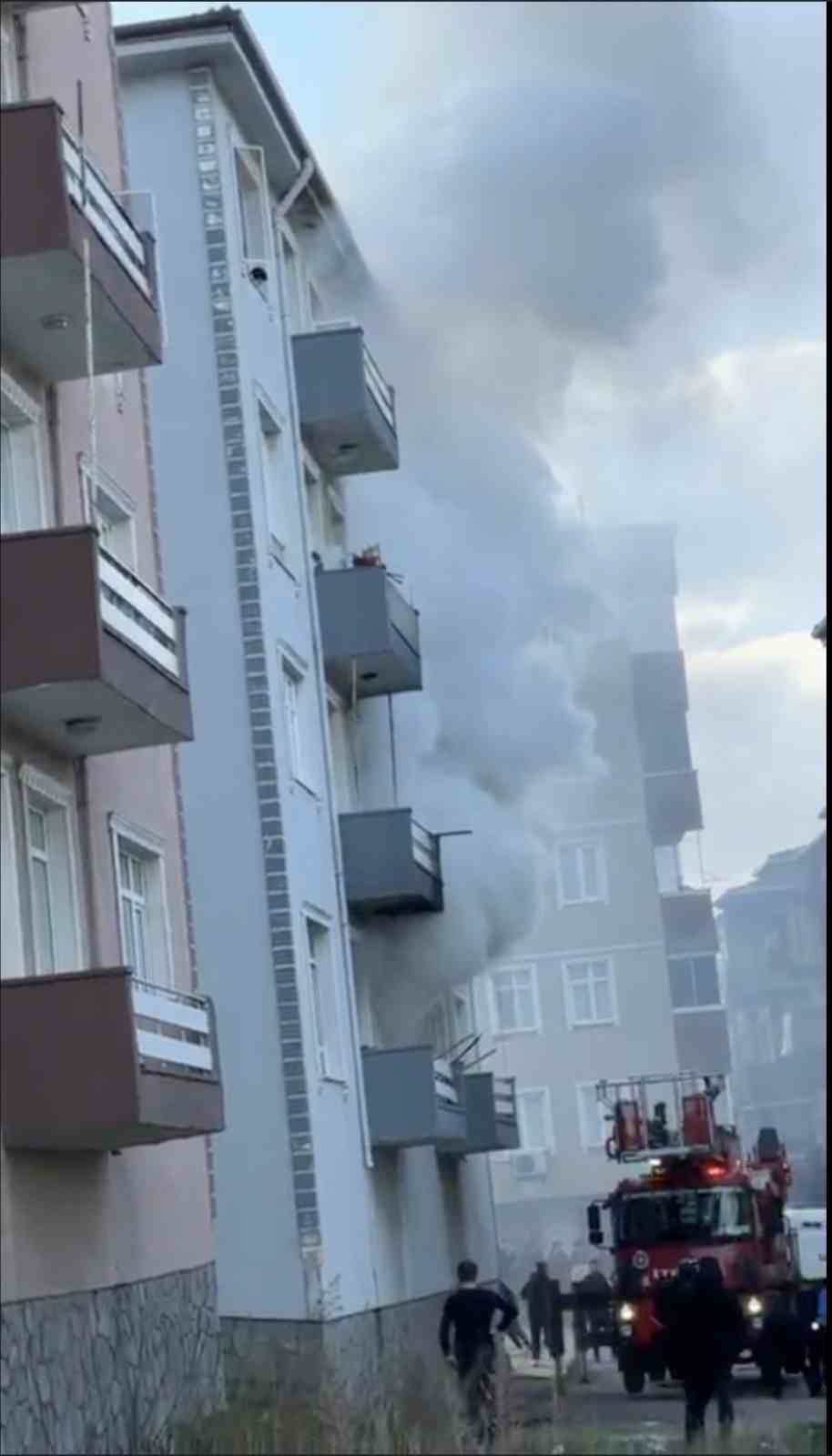 bursada yangin faciasiyatalak adam alev kapaninda kaldi 2 wg4XJhzV