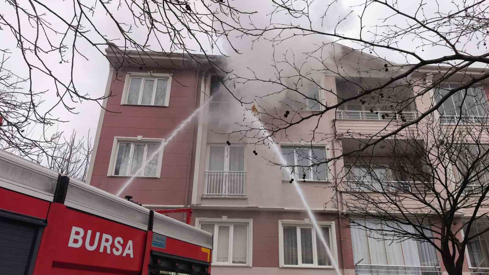 bursada yanginda can pazaricocuklar tahliye edildi kediler kurtarildi 3