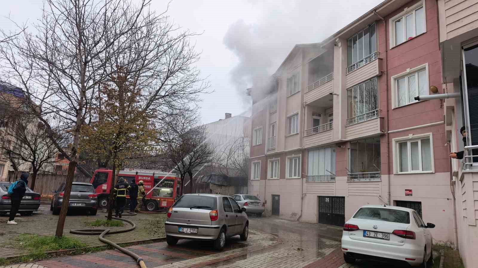 bursada yanginda can pazaricocuklar tahliye edildi kediler kurtarildi 5