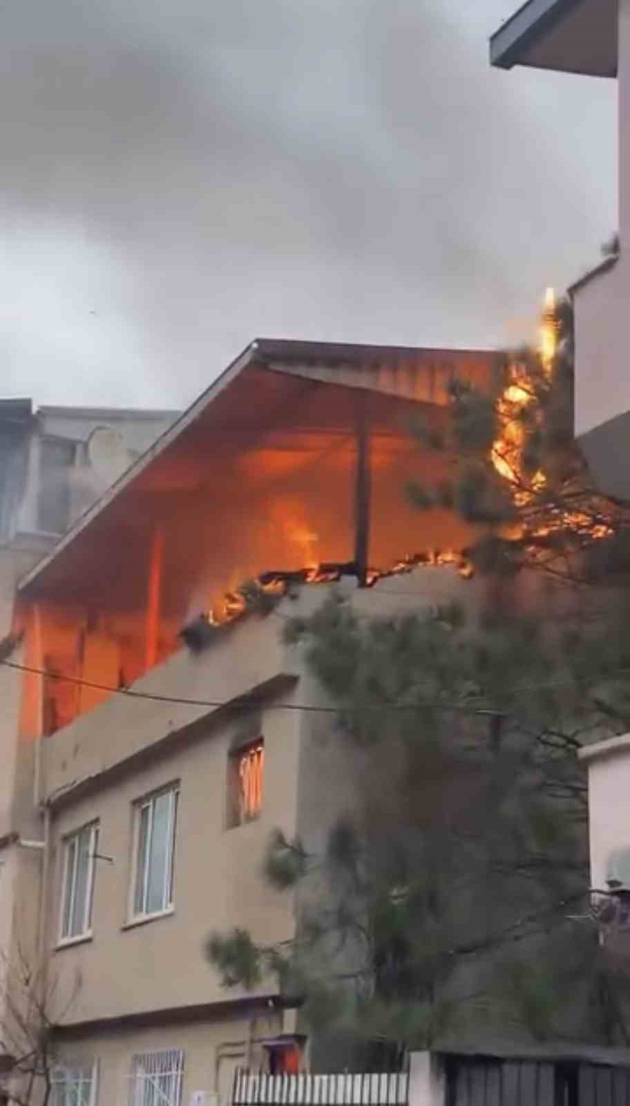 bursada yanginda daire alev topuna dondu 0 e11NC5Zr