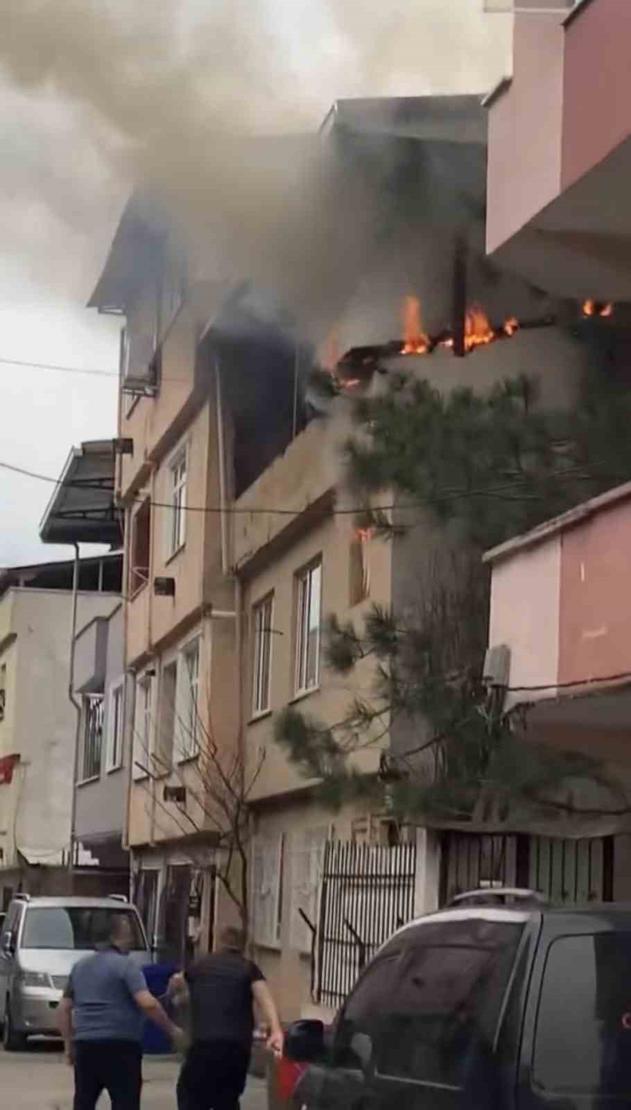 bursada yanginda daire alev topuna dondu 3 AwQkB8mI