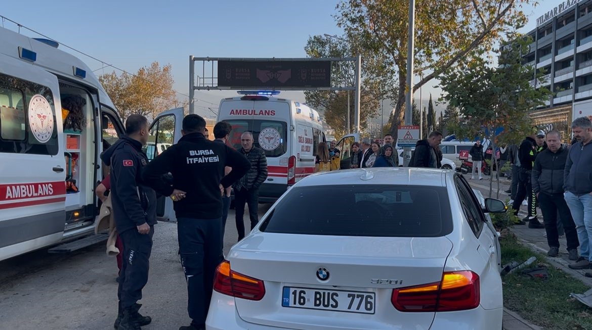 bursada yaris yapan iki otomobil dehset sacti 13 yarali 1 5FrNcqDy