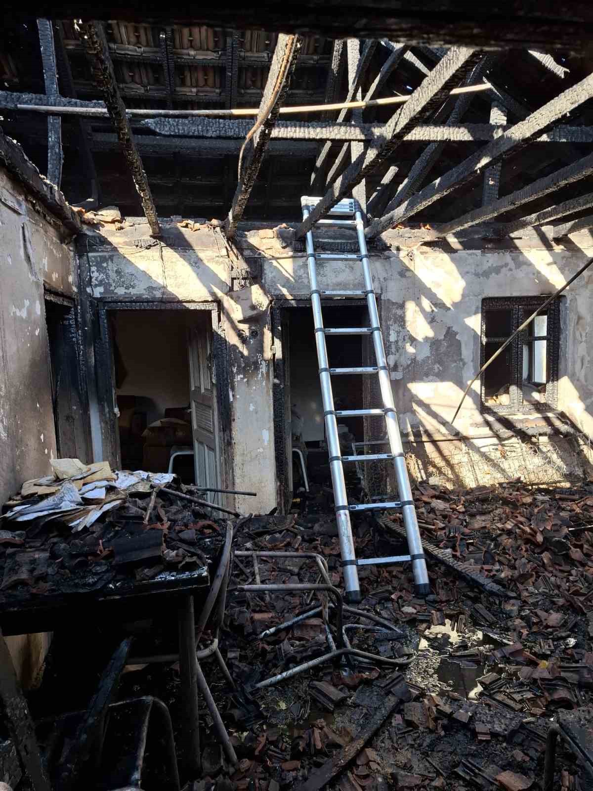 bursada yasli ciftin evi alevlere teslim oldu 2 hCCJtHdV