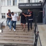 bursada-yegenin-zor-durumda-yalaniyla-altin-vurgunu-yasli-kadini-dolandiran-2-supheli-tutuklandi-B8J4kWje.jpg