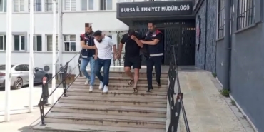 bursada-yegenin-zor-durumda-yalaniyla-altin-vurgunu-yasli-kadini-dolandiran-2-supheli-tutuklandi-B8J4kWje.jpg