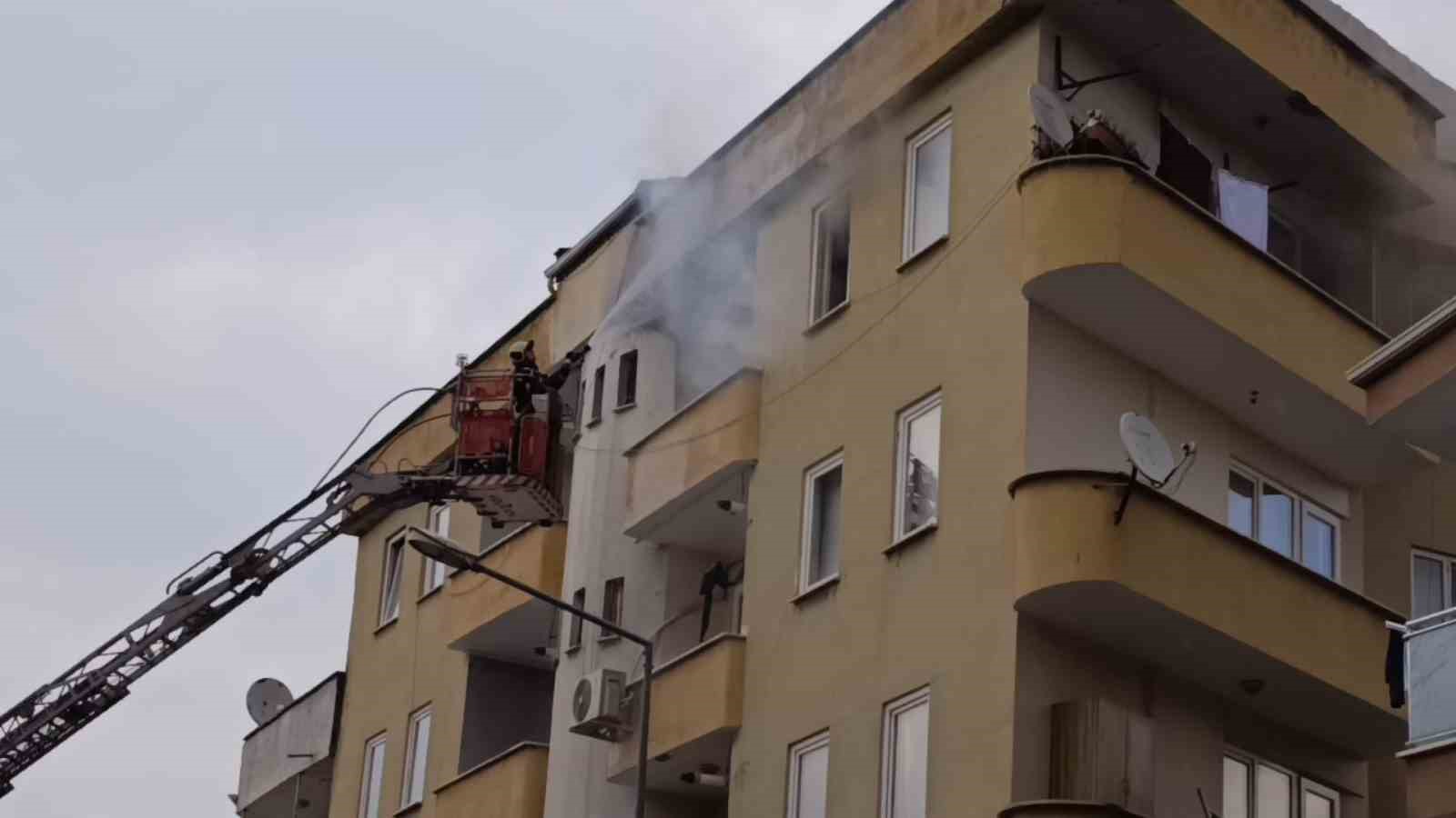bursada yemek yapilirken cikan yangin panige neden oldu 1 sDw8jRpl