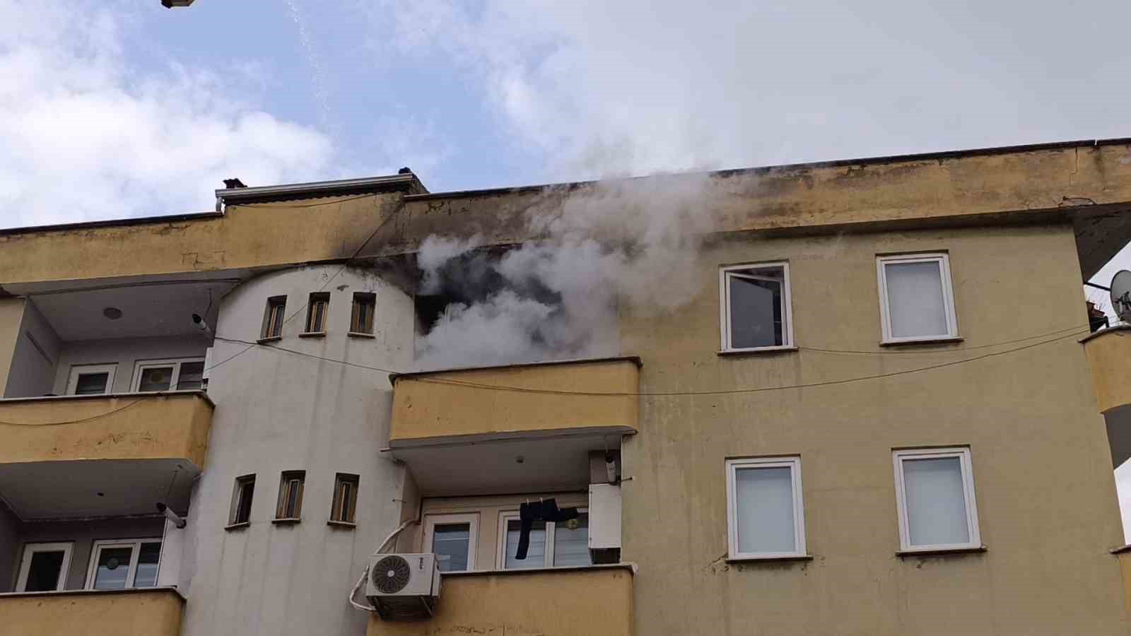 bursada yemek yapilirken cikan yangin panige neden oldu 3 sUS6TIwp