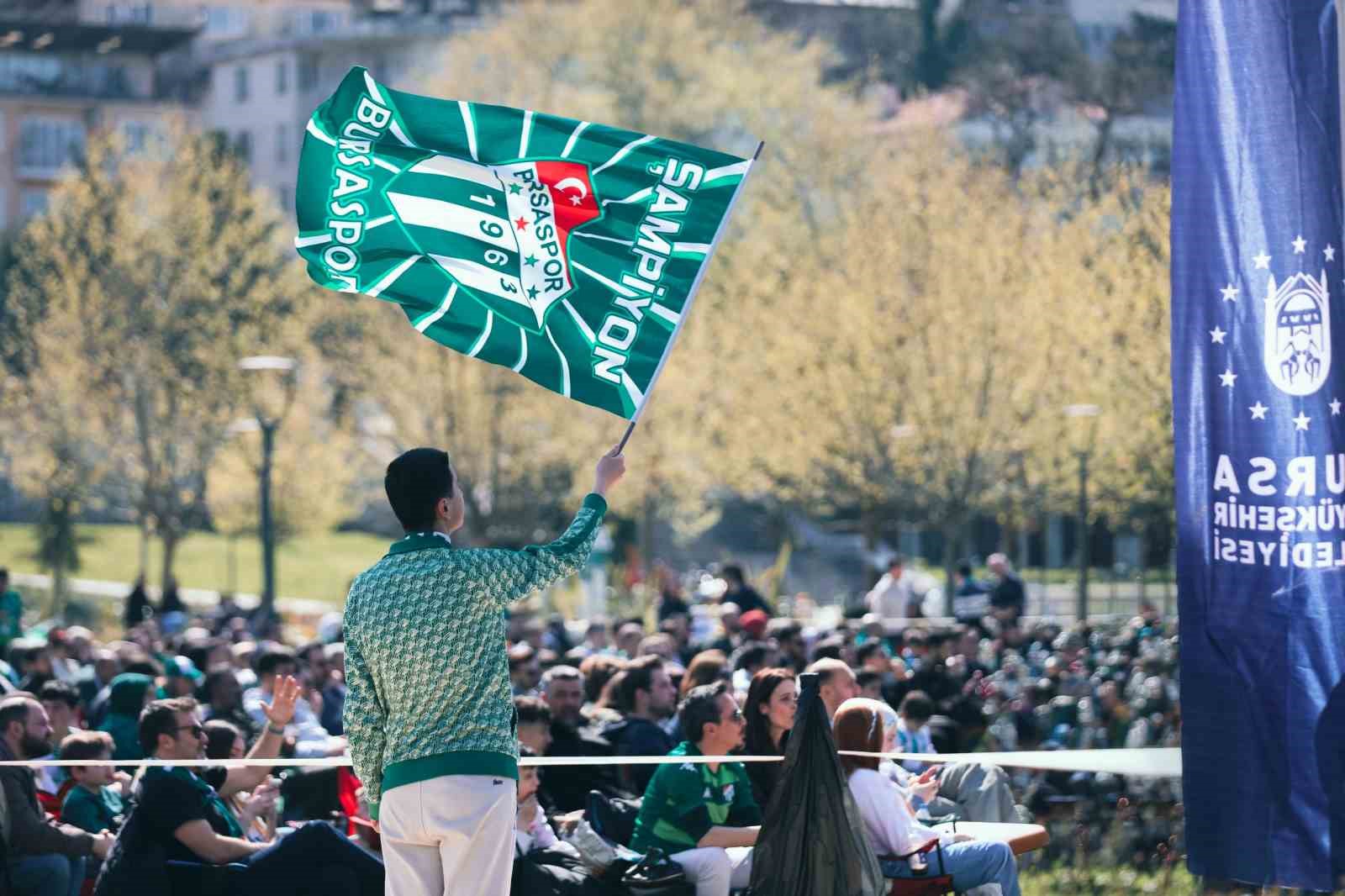 Bursa’da yeşil-beyaz coşku dev ekrana taşındı 8 bursada yesil beyaz cosku dev ekrana tasindi 4 PNZwpVKR