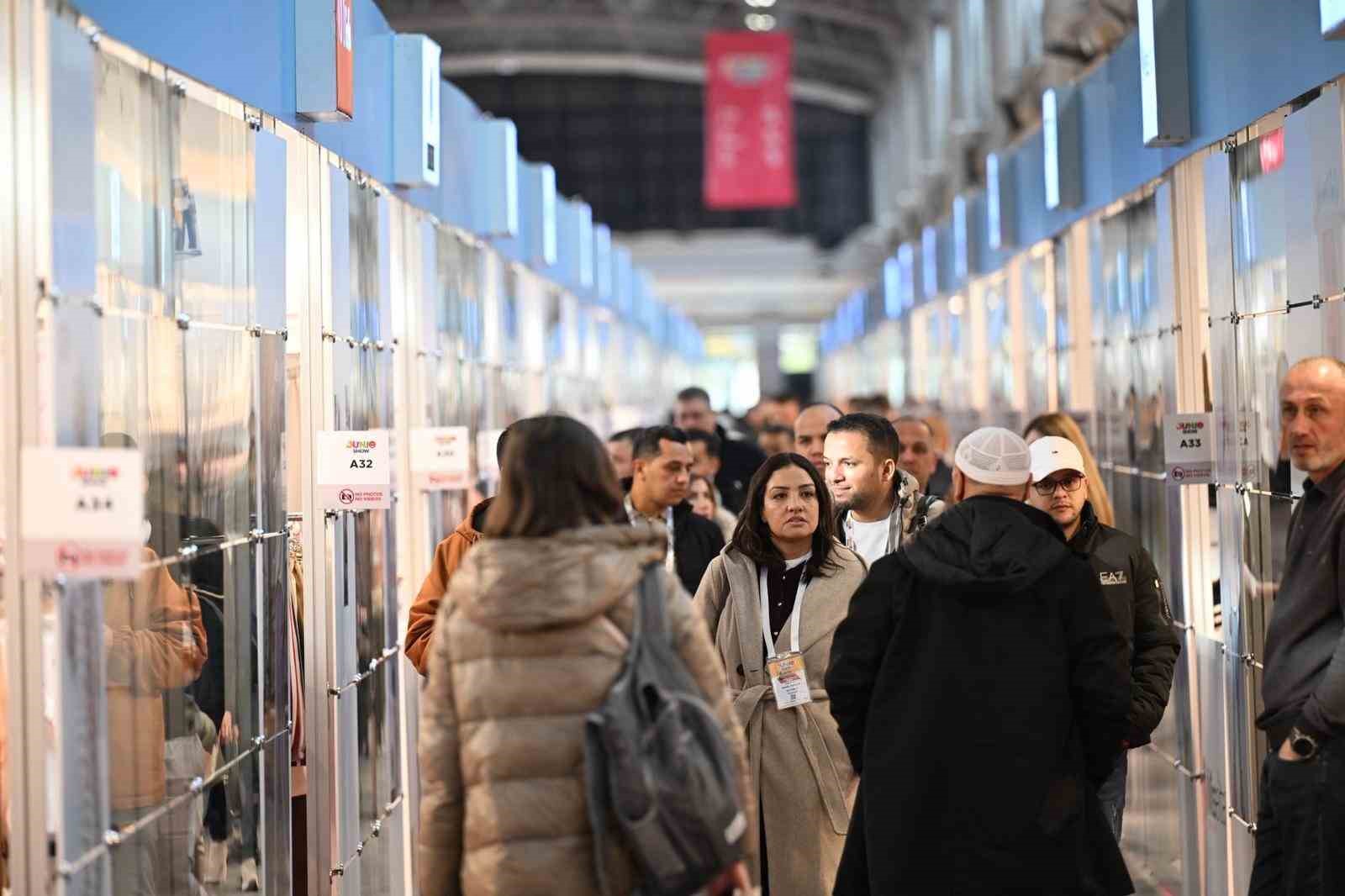 bursada yilin ilk fuari junioshow kapilarini acti 4 c8R1VPcw