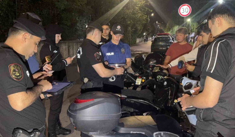 bursada-yks-oncesi-sessizlik-ve-huzur-denetimi-zpIjKRYn.jpg