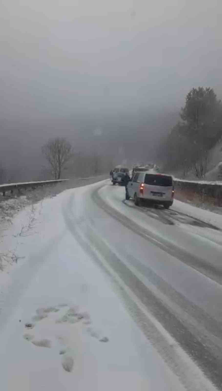 bursada yogun kar yollari kapatti 4 mR5apt1N