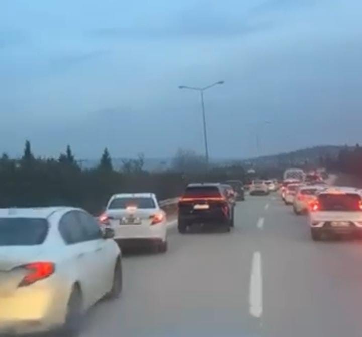 bursada yogun trafikte fermuar sistemi takdir topladi 0 uVMu5YZe