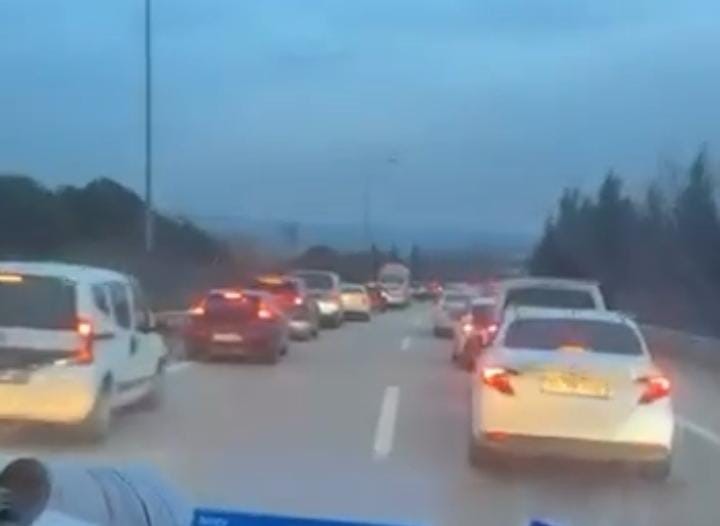 bursada yogun trafikte fermuar sistemi takdir topladi 3 uThFg94H