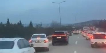 bursada-yogun-trafikte-fermuar-sistemi-takdir-topladi-Sg8mUrEW.jpg
