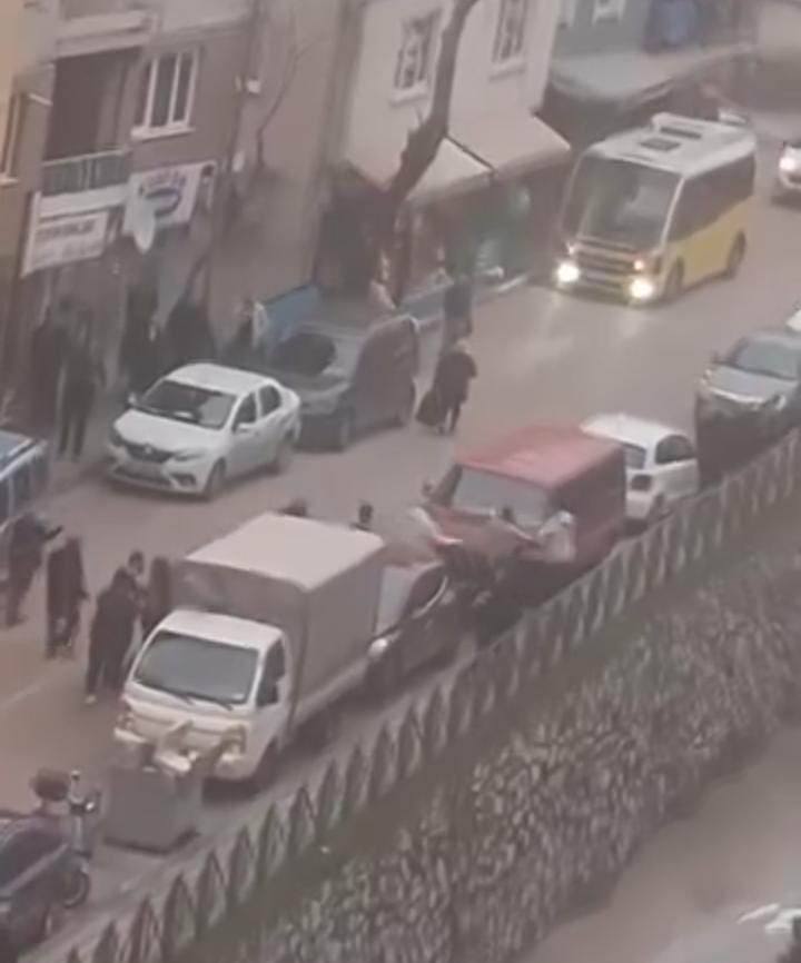 bursada yol ortasinda kavga trafigi kilitledi 1
