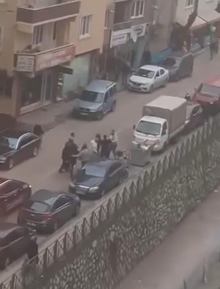 bursada yol ortasinda kavga trafigi kilitledi 2 tCelNnCj