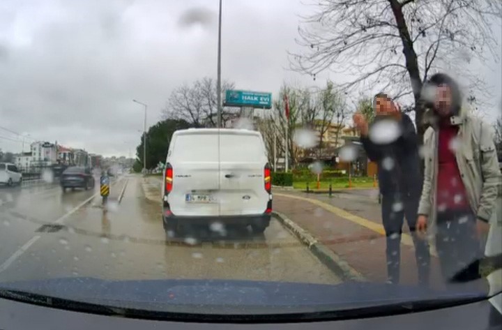 bursada yol verme kavgasi 3 kisi surucuye saldirdi 2 QyBQCt8d