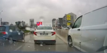 bursada-yol-verme-kavgasi-3-kisi-surucuye-saldirdi-UMFiImSG.jpg
