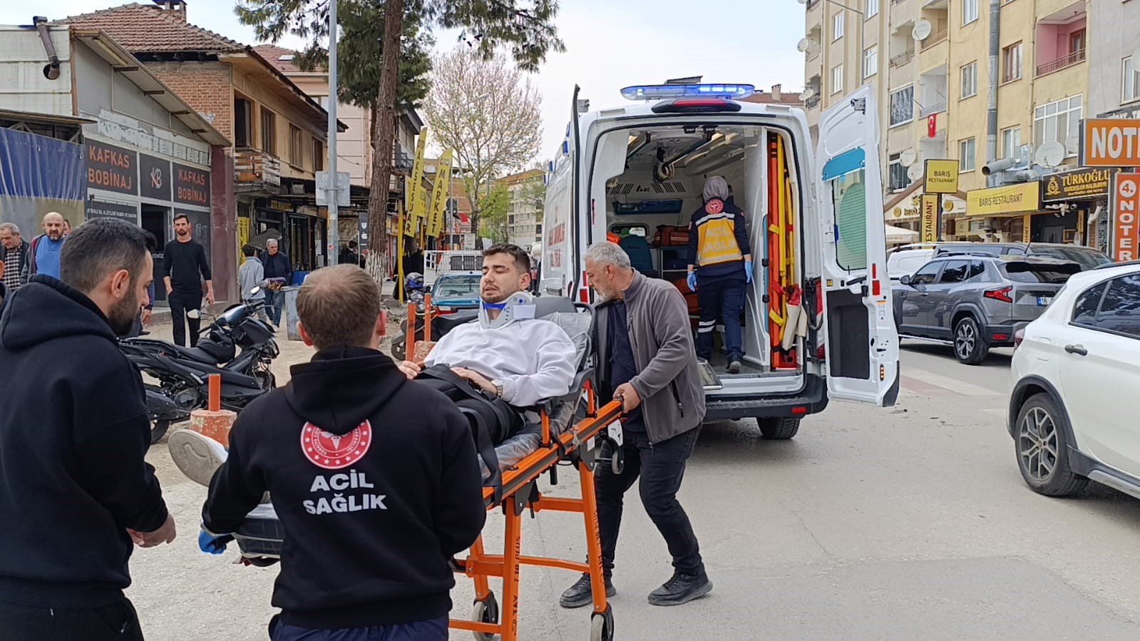 bursada yola aniden cikan arac kazaya yol acti 1 yarali 0