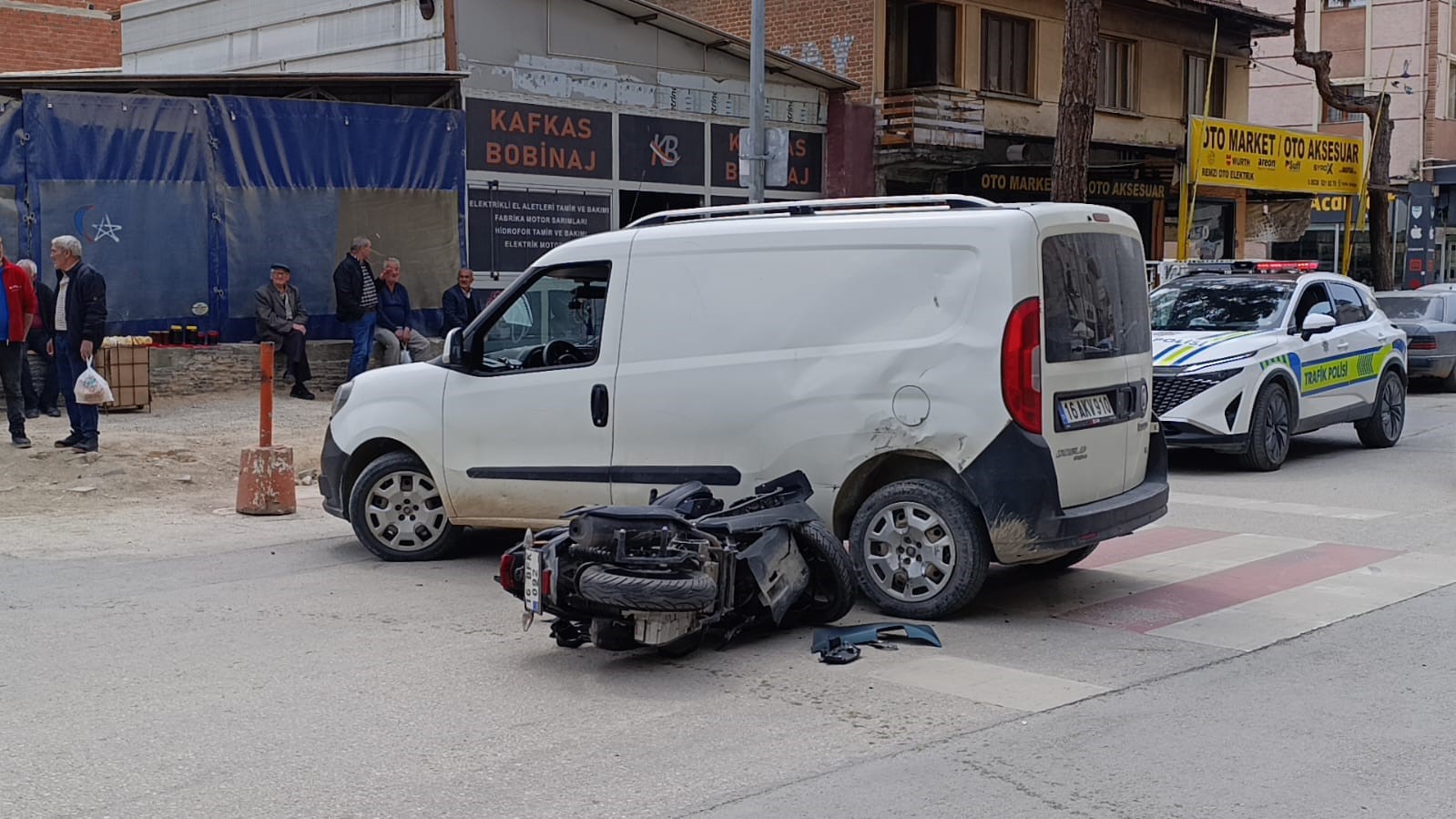 bursada yola aniden cikan arac kazaya yol acti 1 yarali 1 3hWB667I