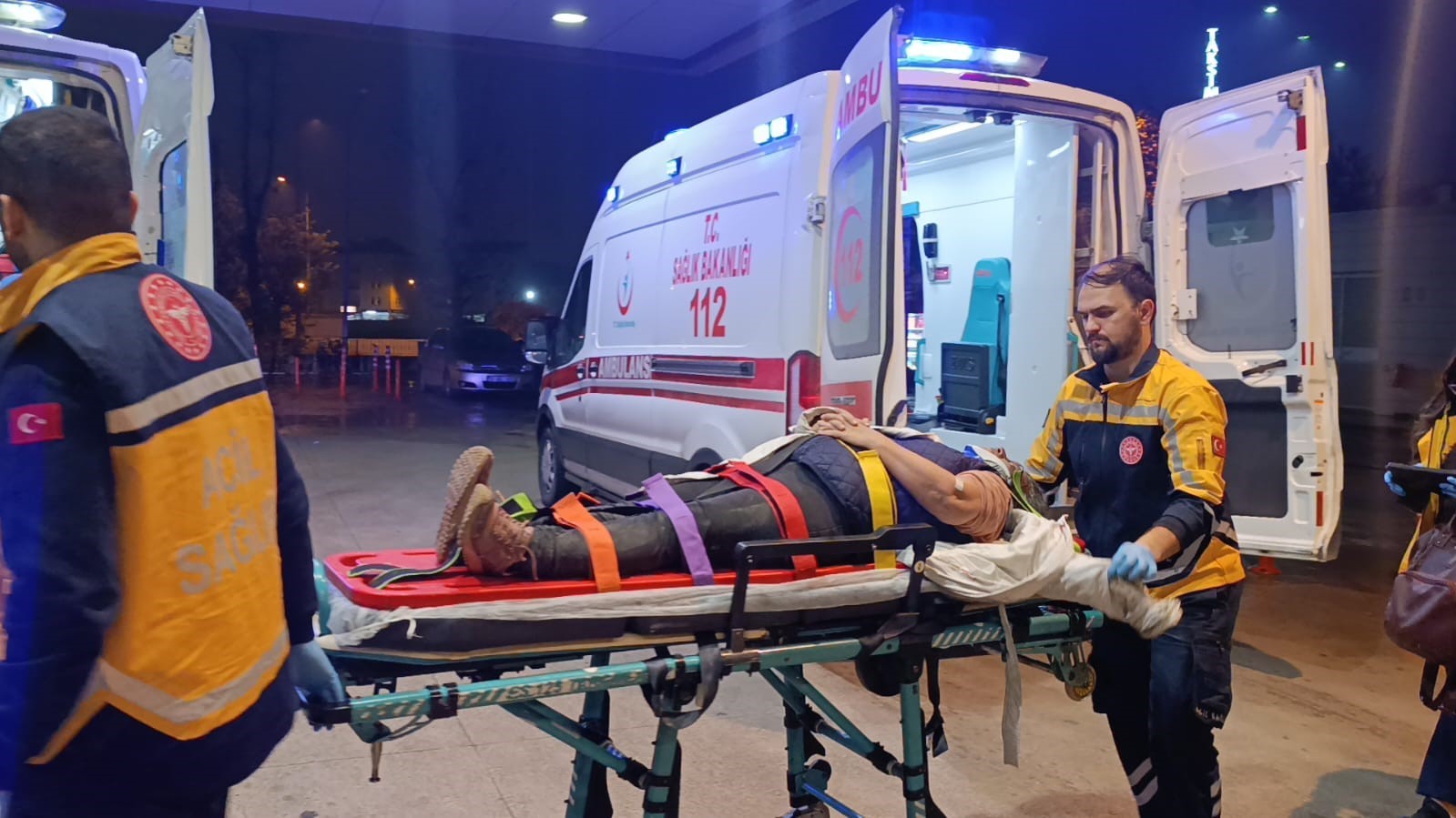 bursada yolun karsisina gecmeye calisan yayaya kamyonet carpti 0 72N7LKZi