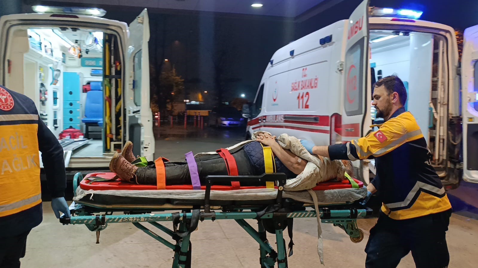 bursada yolun karsisina gecmeye calisan yayaya kamyonet carpti 2 TlFAvfwL