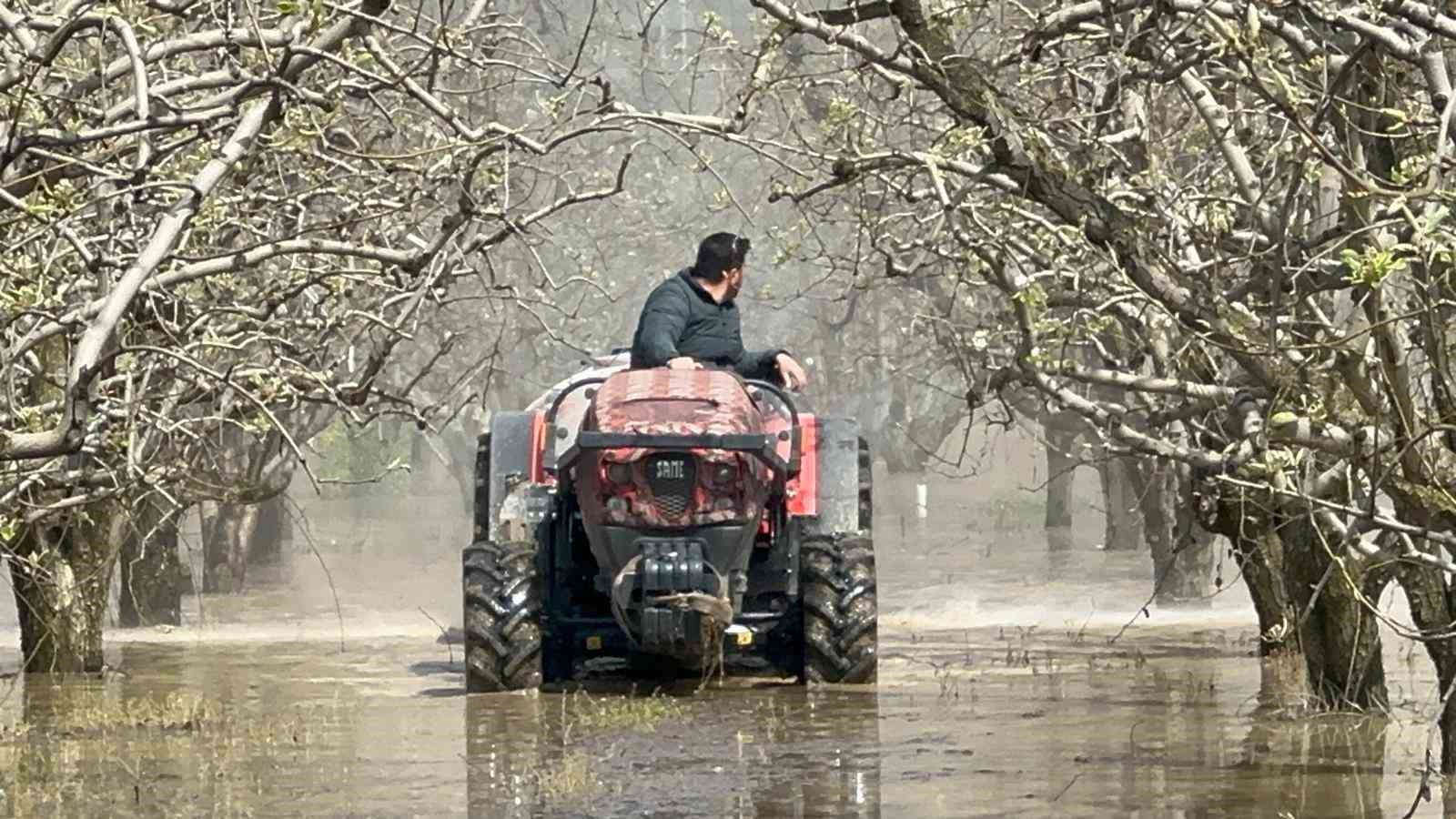 bursada yuzlerce donum seftali ve armut bahcesi su altinda 3 eyzNMkWE