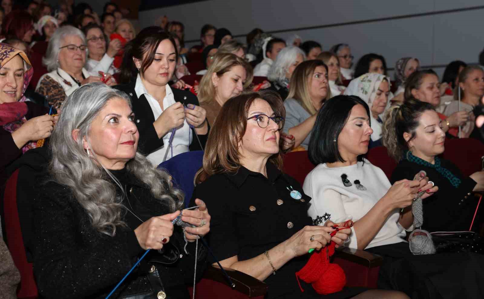 bursada yuzlerce kadin ayni anda iyilik icin ilmek atti 4 X2kcefje