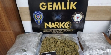 bursada-zehir-tacirine-buyuk-darbe-37-kilo-esrar-ele-gecirildi-mE8hyzMh.jpg