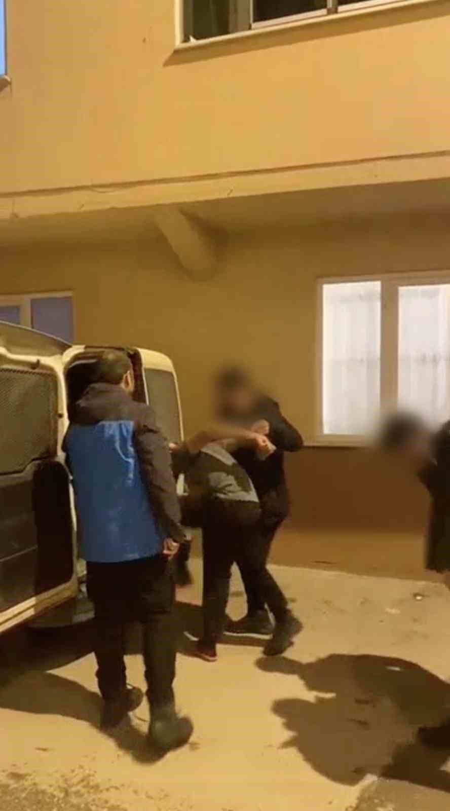 bursada zehir tacirleri boyle yakalandi zulalanan uyusturuculari polis tek tek buldu 3 ajRXPGfZ