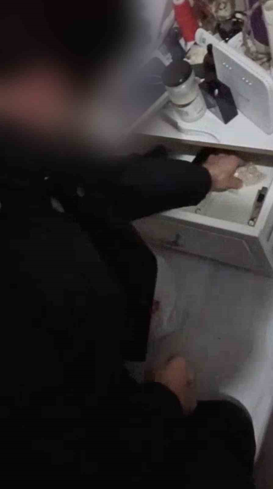 bursada zehir tacirleri boyle yakalandi zulalanan uyusturuculari polis tek tek buldu 5 TlA4C4SC