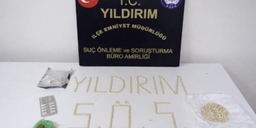 bursada-zehir-tacirleri-boyle-yakalandi-zulalanan-uyusturuculari-polis-tek-tek-buldu-ibjJVMAe.jpg