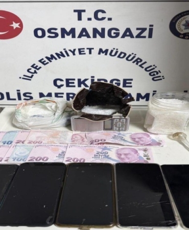 bursada-zehir-tacirlerine-darbe-yuklu-miktarda-uyusturucu-ele-gecirildi-rZ2ZRcii.jpg