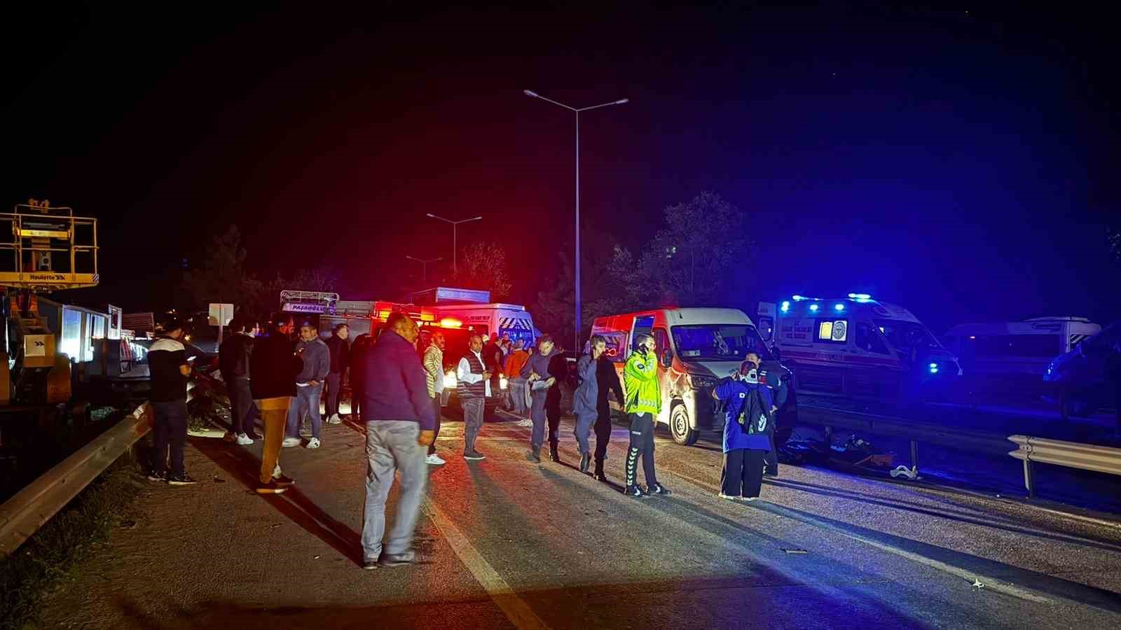 Bursa’da zincirleme kaza: 1 ölü, 13 yaralı 4 bursada zincirleme kaza 1 olu 13 yarali 0 TEb6lhLf