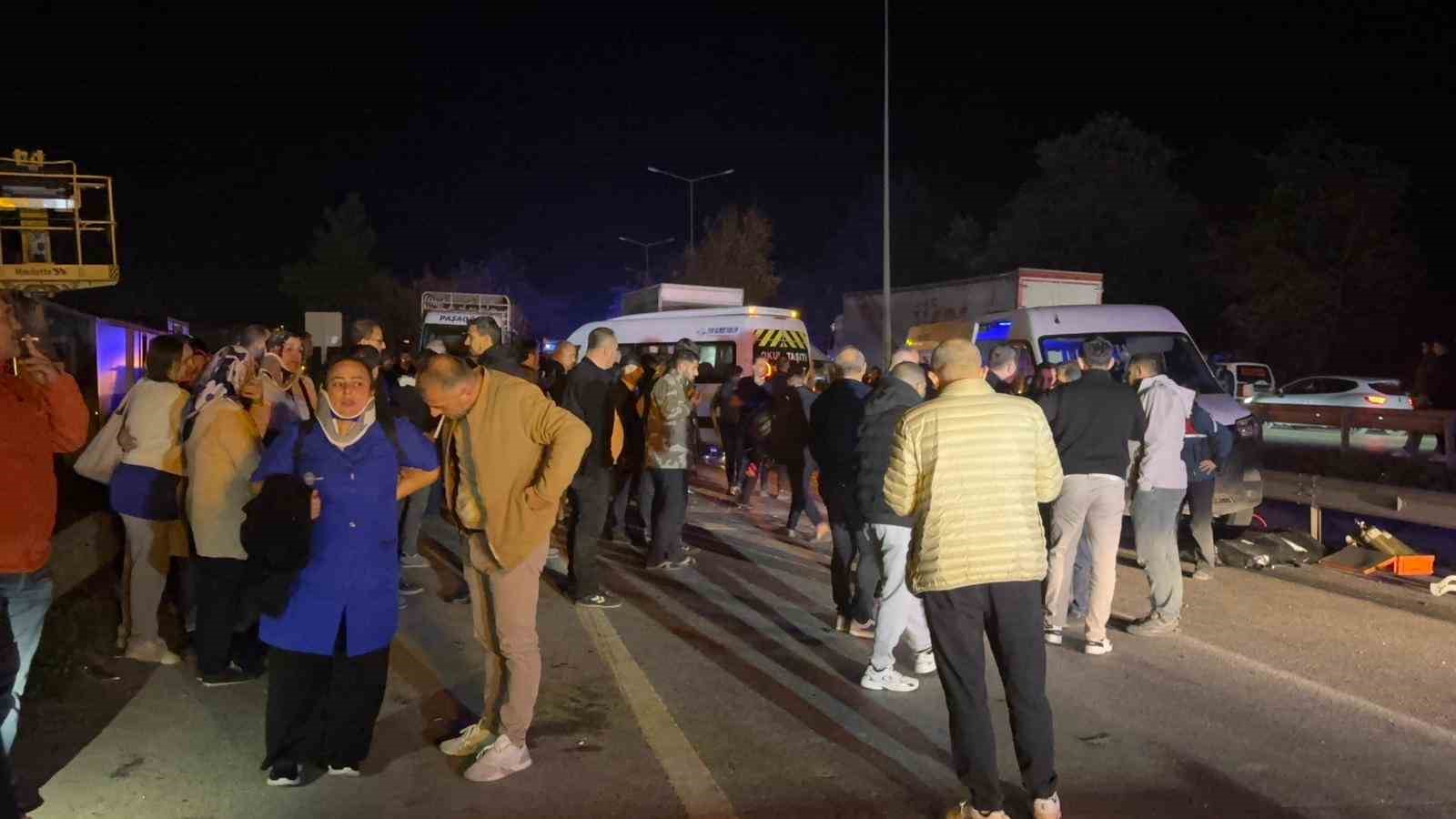 Bursa’da zincirleme kaza: 1 ölü, 13 yaralı 6 bursada zincirleme kaza 1 olu 13 yarali 2 auyQvyEy
