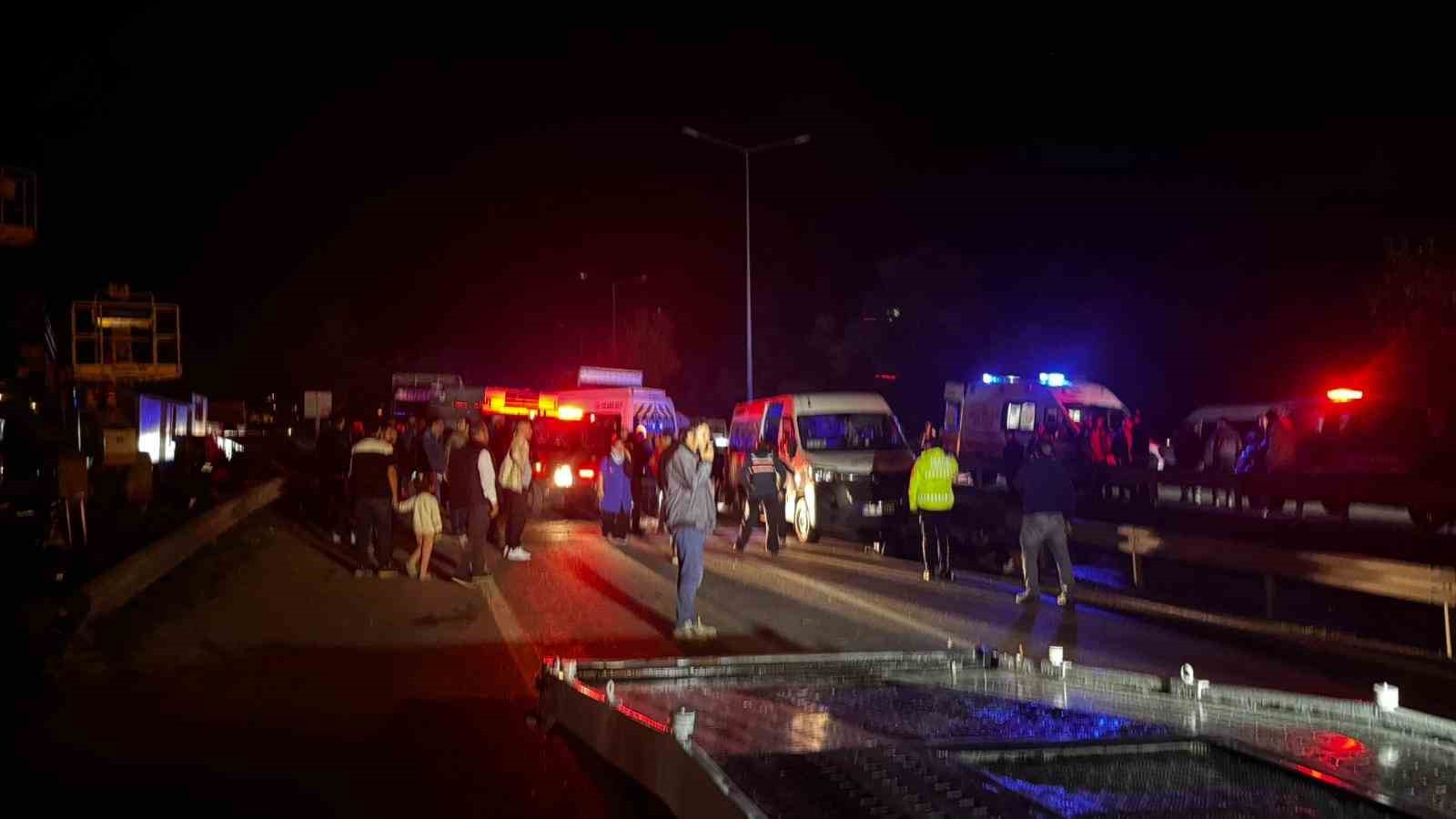 Bursa’da zincirleme kaza: 1 ölü, 13 yaralı 10 bursada zincirleme kaza 1 olu 13 yarali 6 lmOcRSiZ