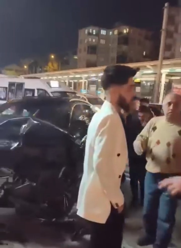 bursada zincirleme kaza 3 arac hurdaya dondu 1 yfO1sETG