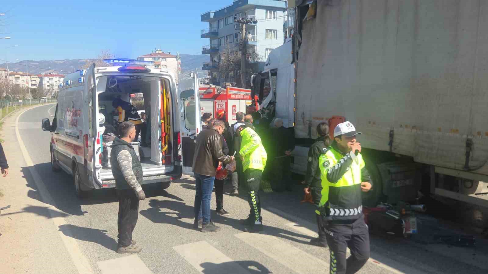 Bursa’da zincirleme kaza: 5 yaralı 8 bursada zincirleme kaza 5 yarali 4 bSBkAPYR