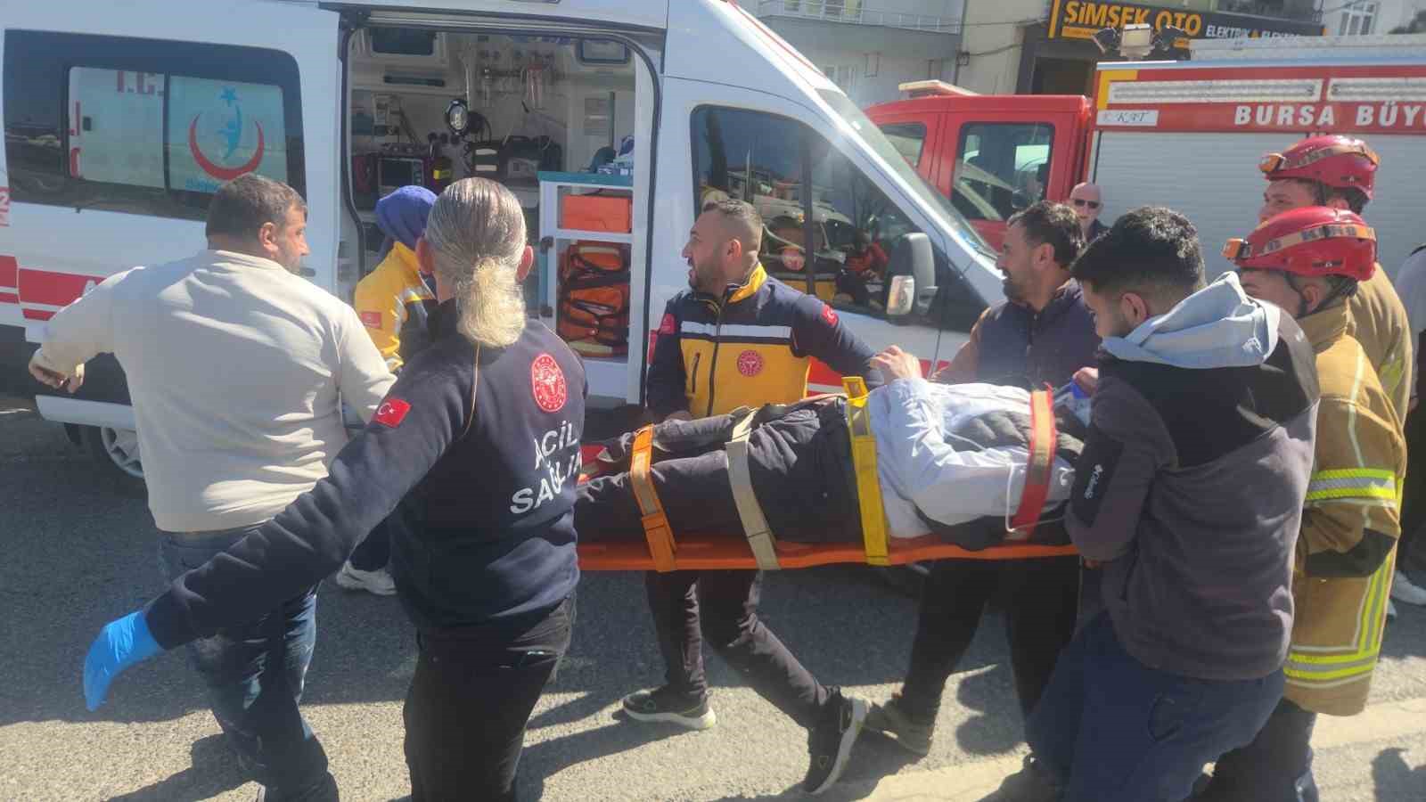Bursa’da zincirleme kaza: 5 yaralı 11 bursada zincirleme kaza 5 yarali 7 T98CRM8d