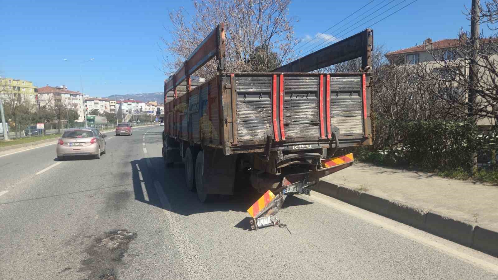 Bursa’da zincirleme kaza: 5 yaralı 12 bursada zincirleme kaza 5 yarali 8 y6RprC1v