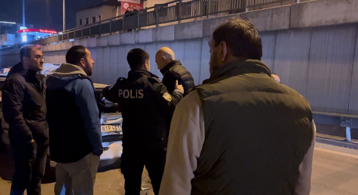 bursada zincirleme trafik kazasi sonrasi kavga cikti 1 DRpR8Pde