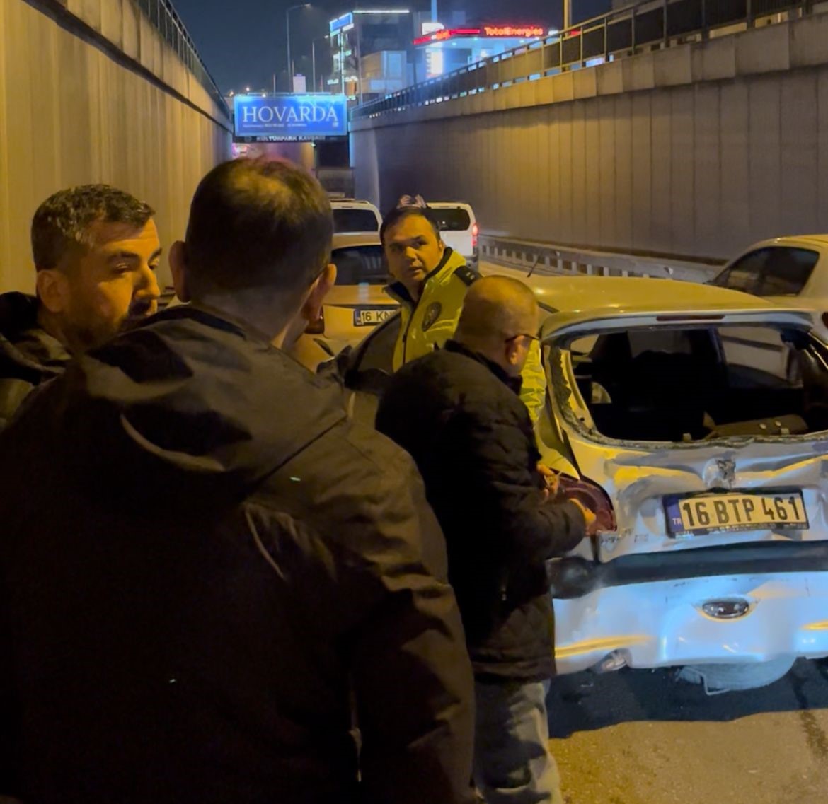 bursada zincirleme trafik kazasi sonrasi kavga cikti 2 w3eebsyY