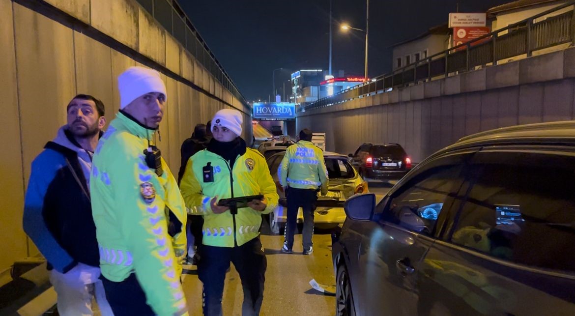 bursada zincirleme trafik kazasi sonrasi kavga cikti 5 shs4TSE7