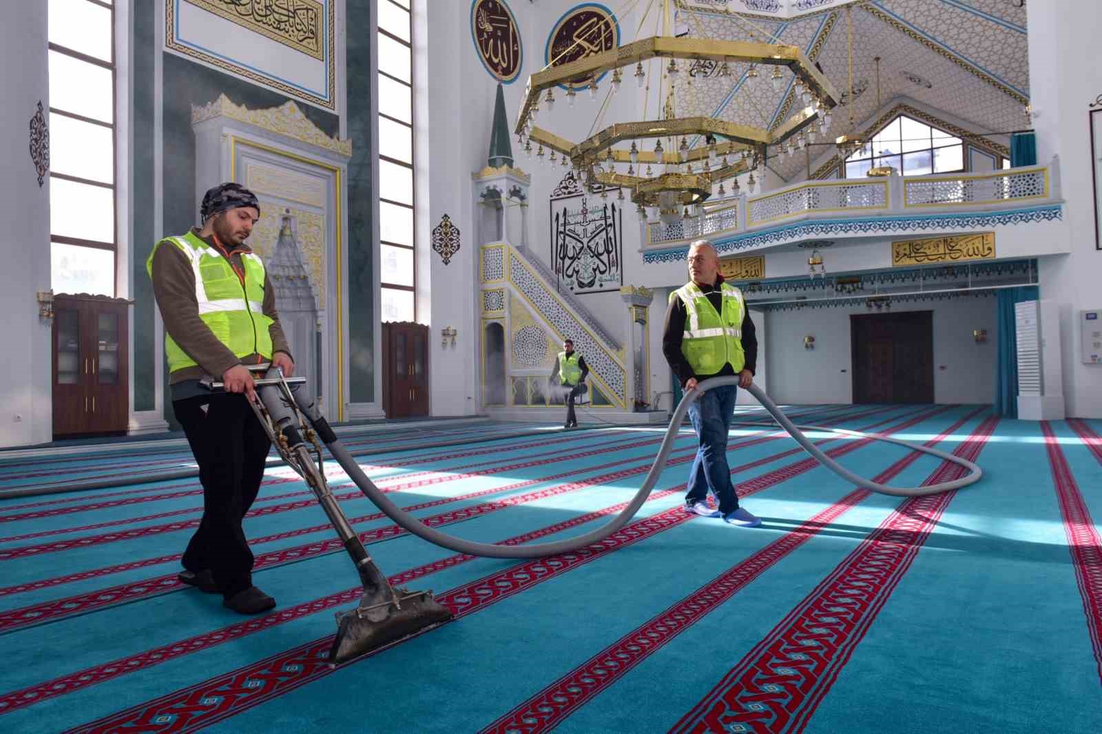 bursadaki camilerde ramazan temizligi 2 akj6TYJv